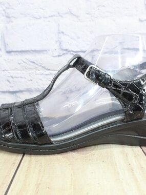 Ecco Sensata Black Embossed Leather T-Strap Casual Sandals Size 41 US 11